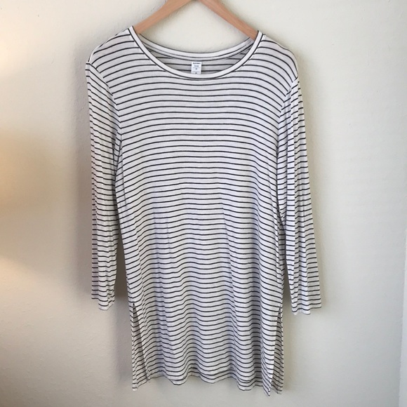 Old Navy | basic tee - Picture 1 of 4